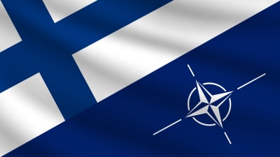 Finlands flagga och Natos flagga