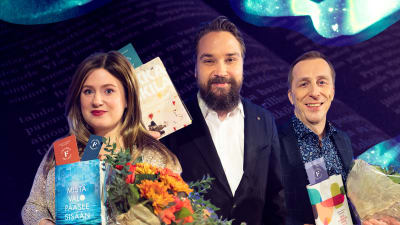 Kirjallisuuden Finlandia-voittajat Anne-Maija Aalto, Jukka Viikilä ja Osmo Tapio Räihälä kukkakimppuineen.