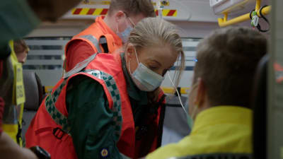 Ensihoitolääkäri Susanne Ångerman on hälytetty liikenneonnettomuuspaikalle.
