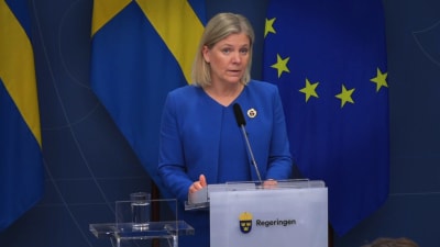 Magdalena Andersson informerar om att Sverige ansöker om Natomedlemskap.
