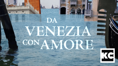 Kuvassa näkyy teksti Da Venezia con Amore, jonka taustalla valokuvakollaasi mereen uppoavasta Venetsian kaupungista