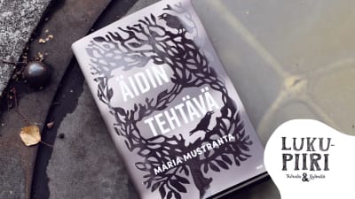 Kirjailija Maria Mustrannan kirja Äidin tehtävä kaivonkannen päällä. Oikeassa alakulmassa Lukupiiri Tulusto & Kylmälän graafinen logo.