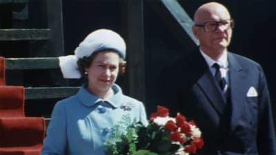 Kuningatar Elisabet II vierailulla Suomessa, vieressä presidentti Urho Kekkonen (1976)