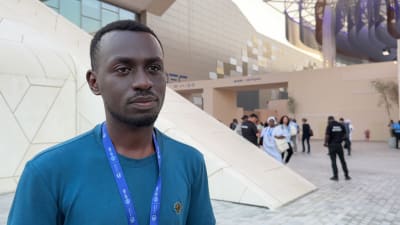 klimataktivist på klimatmötet i Dubai
