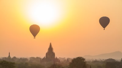 Luftballonger över tempel och djungel