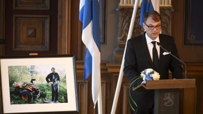 Statsminister Juha Sipilä talade vid minnesstunden för Mauno Koivisto vid Ständerhuset i Helsingfors den 25 april 2017.