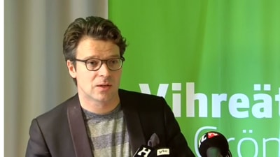 Ville Niinistö håller presskonferens om de grönas regeringsmedverkan 15.9.2014