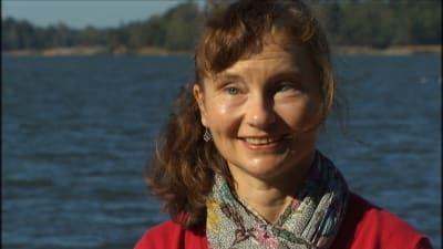 Katri Rankinen på Finlands miljöcentral beräknar hur mycket näringsutsläpp jordbruken förorsakar.