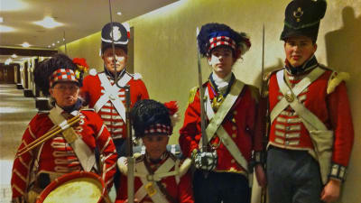 Brittiska re-enactors gör sig redo för Waterloo