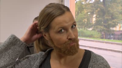 Anne Hietanen med skägg i Lasso