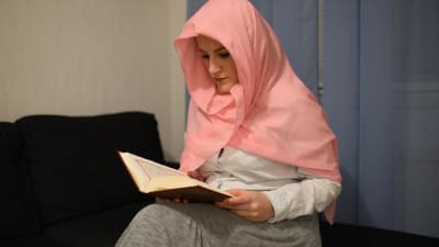 Merjema Dizdarevic läser koranen