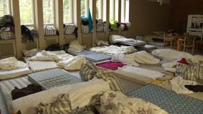 madrasser på golvet, flyktingförläggningen i Pansio