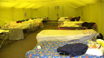 interiör tält på flyktingförläggningen i Pansio