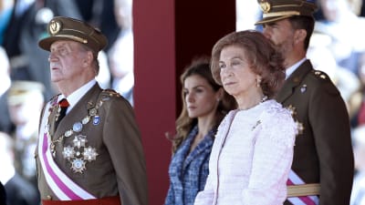 Espanjan kuningasperhe (kuningaspari ja kruununprinssipari) virallisessa tilaisuudessa aikana ennen Juan Carlosin kruunusta luopumista.