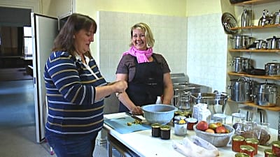 Anna Holmberg och Sara Randström delar kök för sina matprodukter.