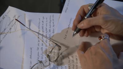 Hand skriver brev till statsministern