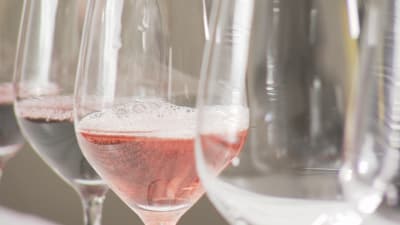 Det finns flera tillsatsämnen i viner som inte rdovisas.