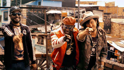 Sami Yaffa ja Tribu Baharú -yhtye Kolumbiassa. Kuva sarjasta Sami Yaffa - Sound Tracker