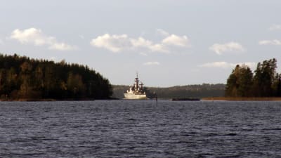Ett minfartyg utanför Skinnarvik militärområde på Kimitoön.
