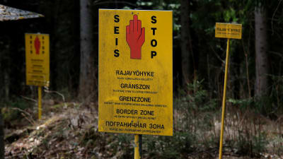 Stoppskylt i gränszonen vid ryska gränsen