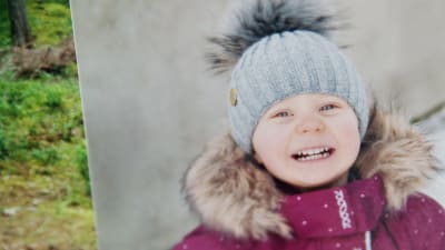 Teppo Mattssonin tytär valokuvassa.