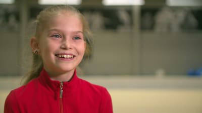 Rytmiska gymnasten Lia Kallio, 11 år. 2018.