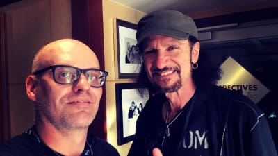 Lasse grönroos selfie med ex-Kiss gitarristen Bruce Kulick på Kiss Kruise VIII 2018.