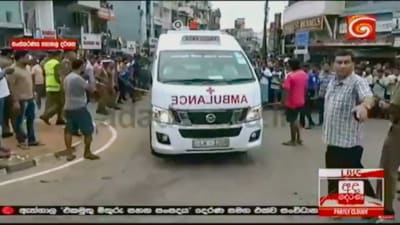 Ambulans för skadade till sjukhus i Colombo. 