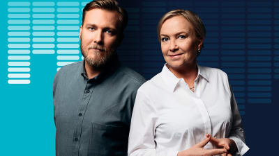 Johannes Tabermann och Carin Göthelid är Nyhetspoddens programledare.