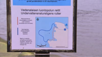 Undervattensleder anvisade på en skylt på Stora Hästö.