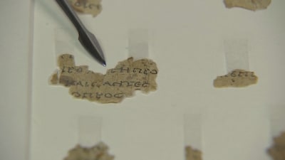 Pergamentbitar som hittades i en grotta på Västbanken