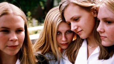 Fyra unga tjejer från filmen Virgin Suicides.