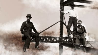 Miehiä pilvenpiirtäjän rakennuspalkeilla New Yorkin yläpuolella 1900-luvun alussa. 