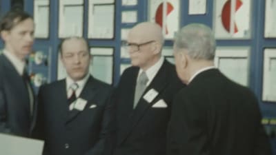 Kekkonen ja Kosygin käynnistävät Loviisan ydinvoimalan toiminnan (1977).