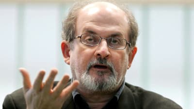 Salman Rushdie under en föreläsning.