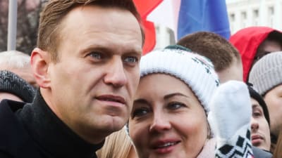 Aleksei Navalnyi ja hänen vaimonsa Julia