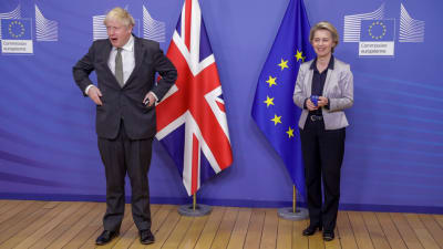 Britannian pääministeri Boris Johnson ja EU-komission puheenjohtaja Ursula von der Leyen Brysselissä.