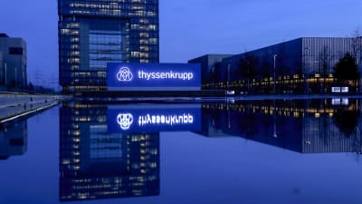 Thyssenkrupps kontor och logo i blått.
