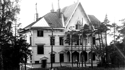 Djurgårdsvilla i Helsingfors där Diakonissanstalten grundade Rinnehemmet år 1930 för vård av utvecklingsstörda. 
