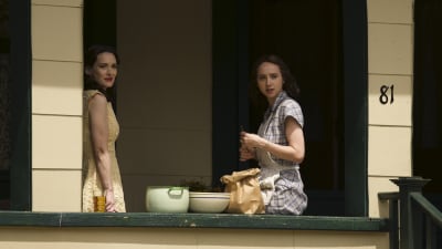 Systrarna Bess och Evelyn i tv-serien The Plot Against America.