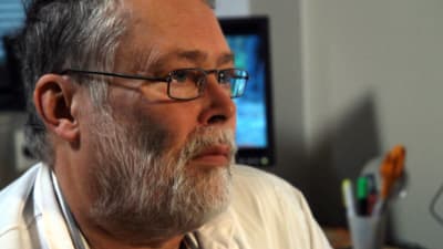 Martti Vaara är överläkare vid HUSLAB och utvecklar själv nya antibiotika.