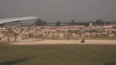 Flyktingläger vid flygplatsen i Bangui.
