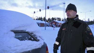 Övergränsbevakare Petteri Portti jobbar vid raja-Jooseppi gränstation