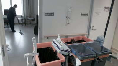 En del filippinska sjukskötare har erbjudits städarbete i Finland.