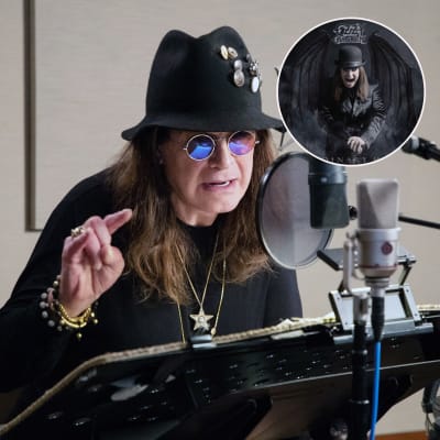 Ozzy Osbourne med hatt på huvudet i studio sjunger i mikrofon. Albumet Ordinary man i boll i hörnet.