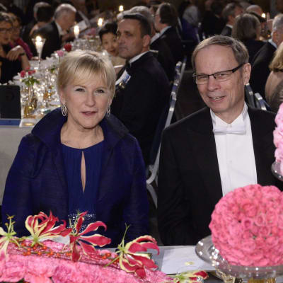 Sveriges utrikesminister Margot Wallstrom och ekonomiprisvinnaren Jean Tirole