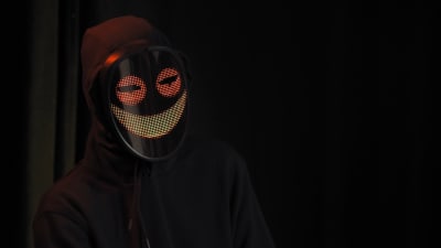 En anonymiserad droganvändare som intervjuas i serien "Knark".