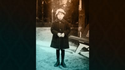 George de Godzinsky noin 7-vuotiaana Imatralla vuonna 1921.
