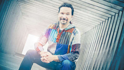 Musiikkitoimittaja Mika Kauhanen