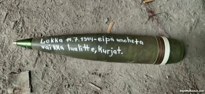 En granat med en text som hänvisar till ryska partisaners attack mot byn Lokka år 1944.